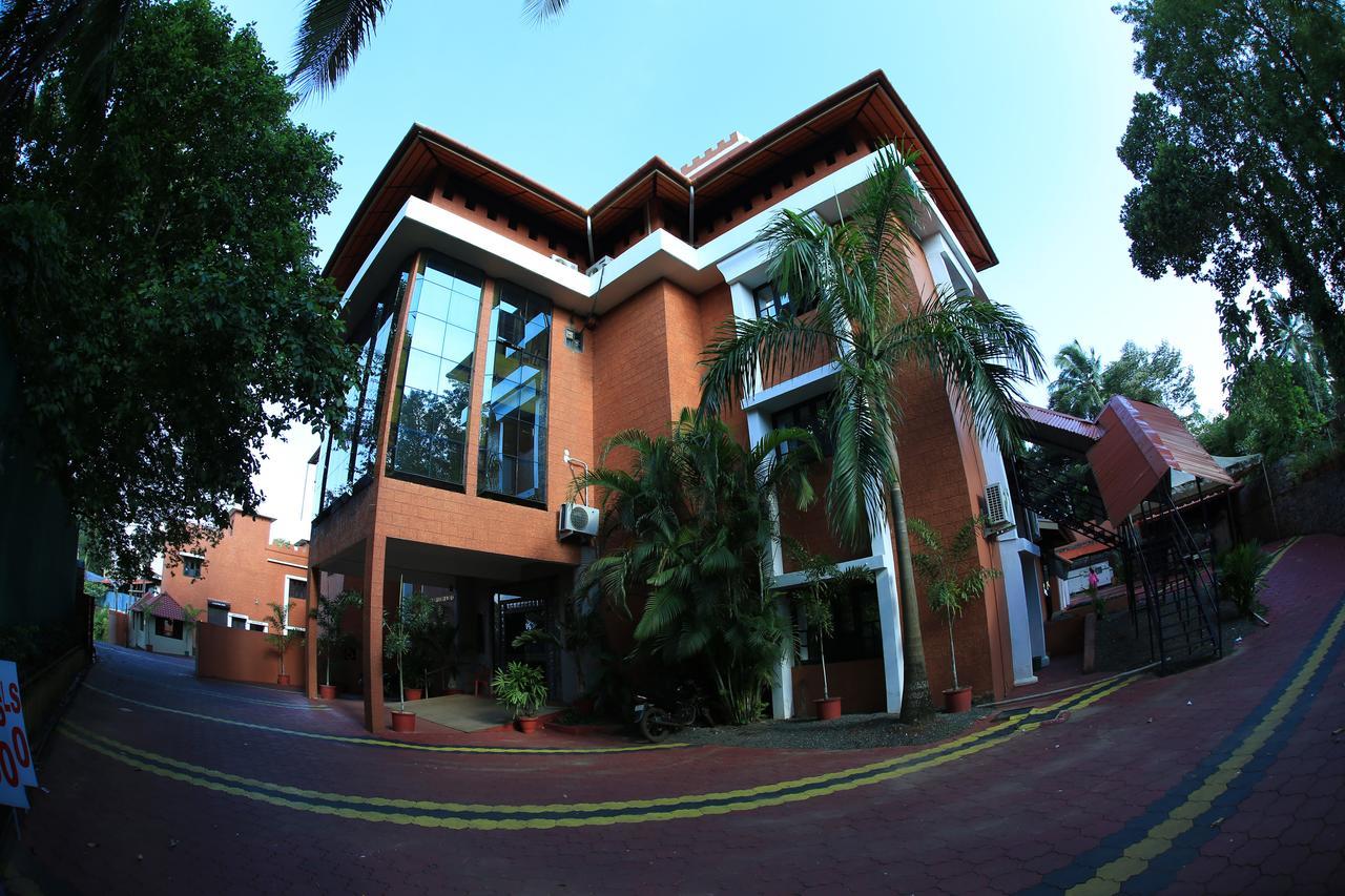 Capital O 46475 Gd International Redfort Hotel Nilambur Exterior photo