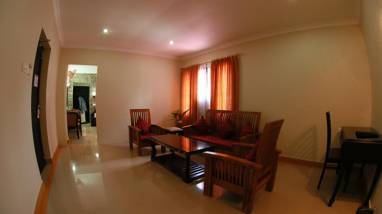 Capital O 46475 Gd International Redfort Hotel Nilambur Exterior photo