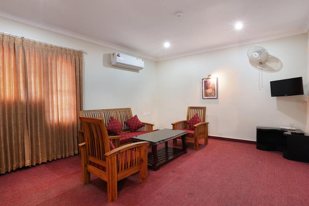 Capital O 46475 Gd International Redfort Hotel Nilambur Exterior photo